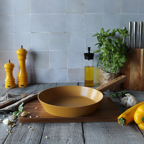 POÊLE ECTOR 24CM EN ALU REVÊTEMENT CÉRAMIQUE JAUNE AVEC MANCHE BOIS – Poêle, poêlon et sauteuse – HygiRéa