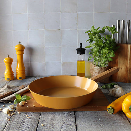 POÊLE ECTOR 28CM EN ALU REVÊTEMENT CÉRAMIQUE JAUNE AVEC MANCHE BOIS – Poêle, poêlon et sauteuse – HygiRéa
