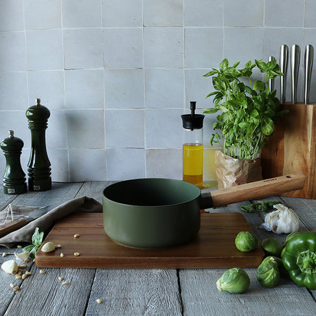 CASSEROLE ECTOR 16CM EN ALUMINIUM KAKI AVEC MANCHE EN BOIS – Casserole – HygiRéa