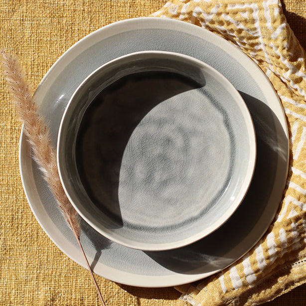 ASSIETTE COUPE CAP 20CM EN GRÈS BLANC ET GRIS – Assiette – HygiRéa