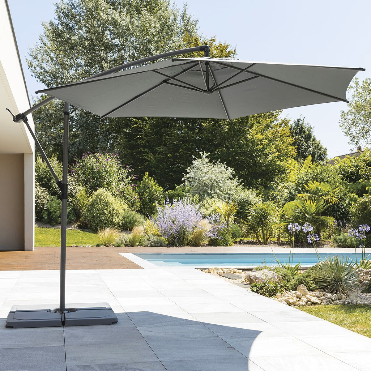 Parasol déporté rond MANOA 3M – Parasols – HygiRéa